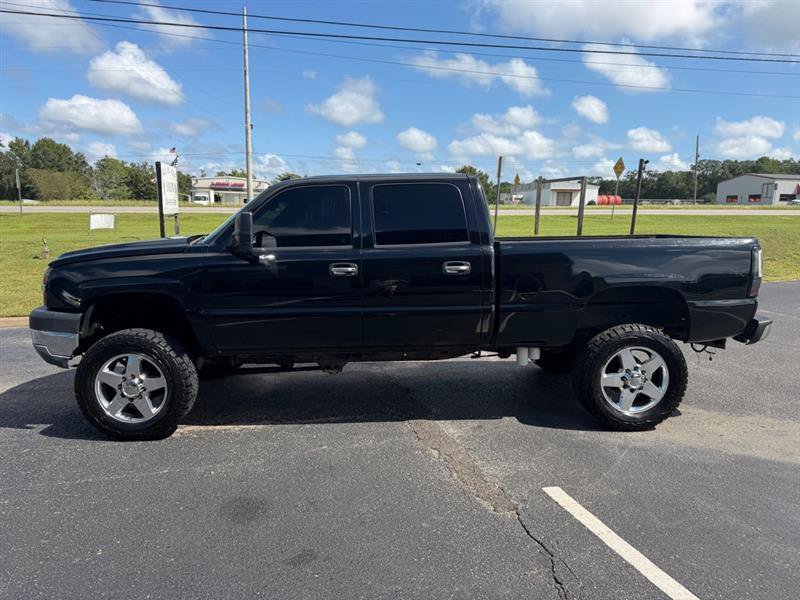 Used 2005 Chevrolet Silverado 2500 LT w/ Heavy-Duty Power Package AWD/4WD image 4