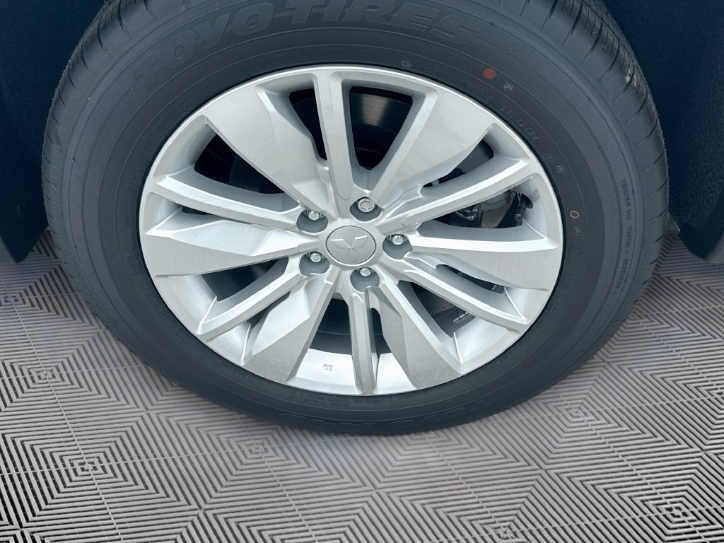 New 2026 Mitsubishi Outlander ES FWD image 32