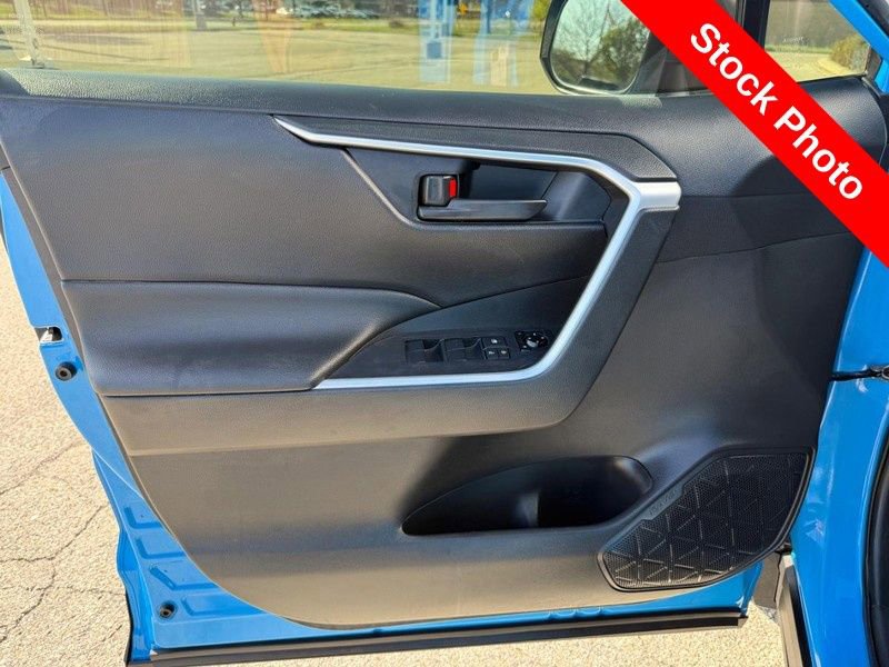 Used 2019 Toyota RAV4 LE w/ All Weather Liner Package FWD image 19