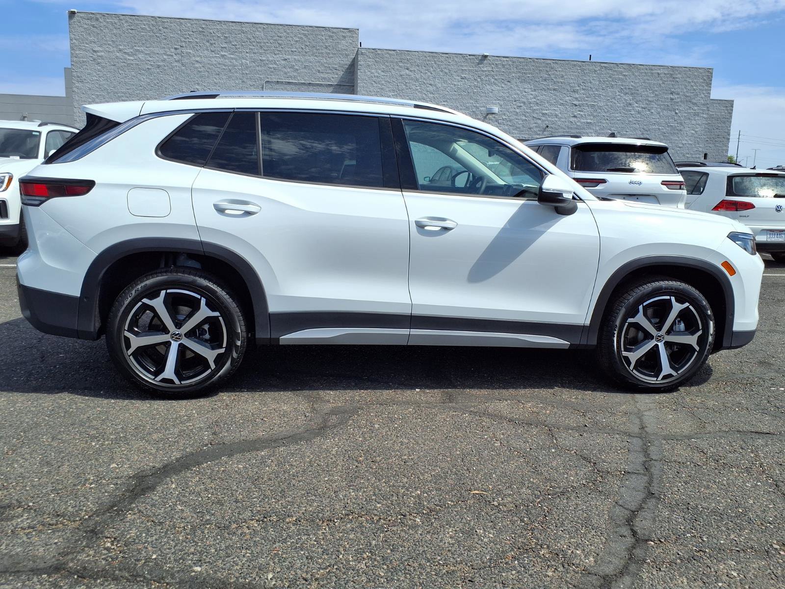 New 2026 Volkswagen Tiguan SE image 6