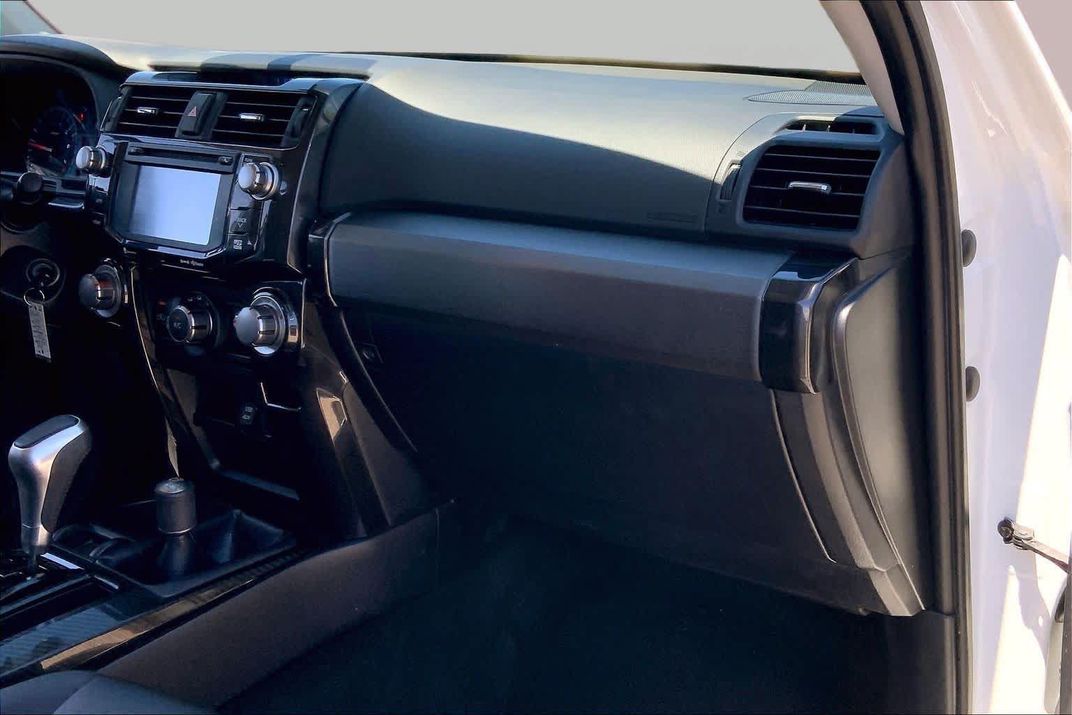 Used 2019 Toyota 4Runner SR5 AWD/4WD image 18