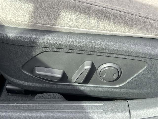 Used 2022 Hyundai Sonata Limited w/ Cargo Package FWD image 19