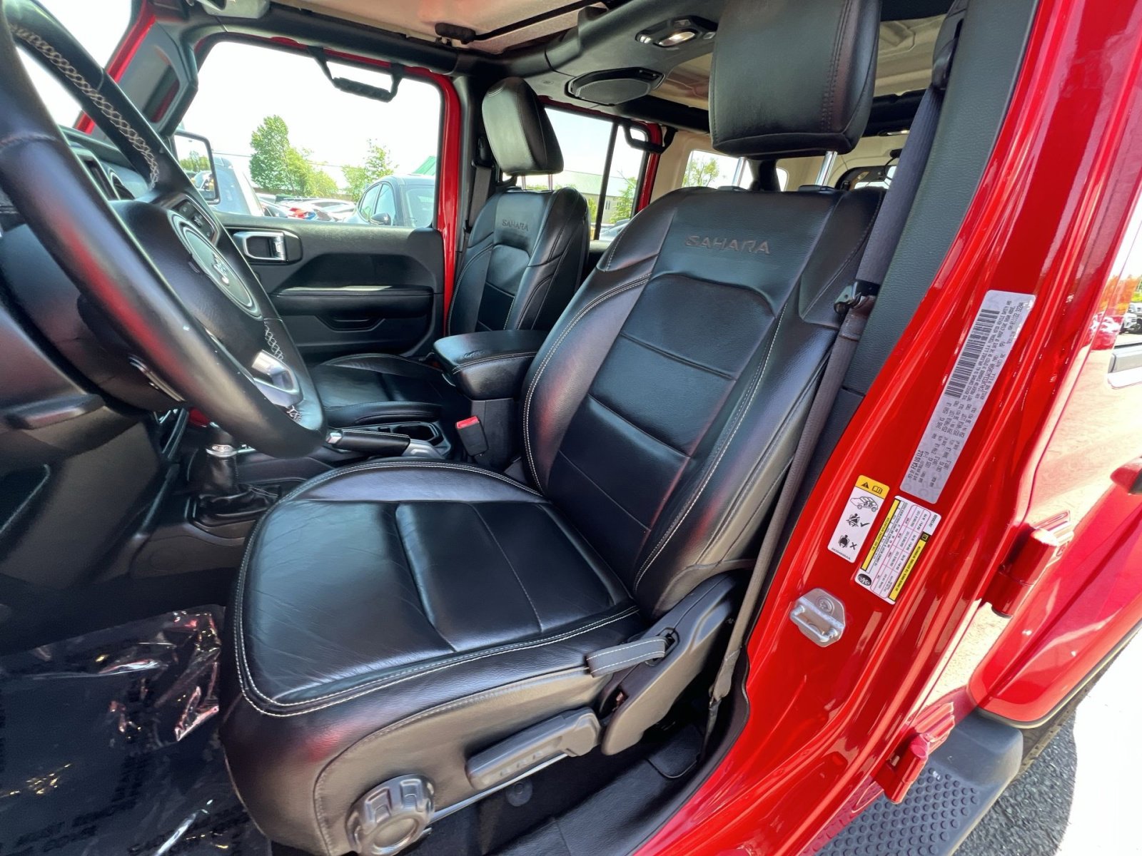 Used 2018 Jeep Wrangler Unlimited Sahara w/ Dual Top Group AWD/4WD image 21
