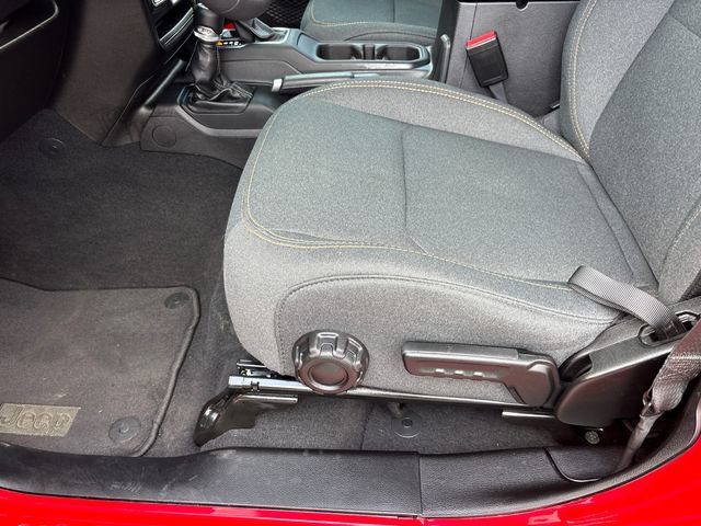 Used 2025 Jeep Wrangler Unlimited Sahara AWD/4WD image 7