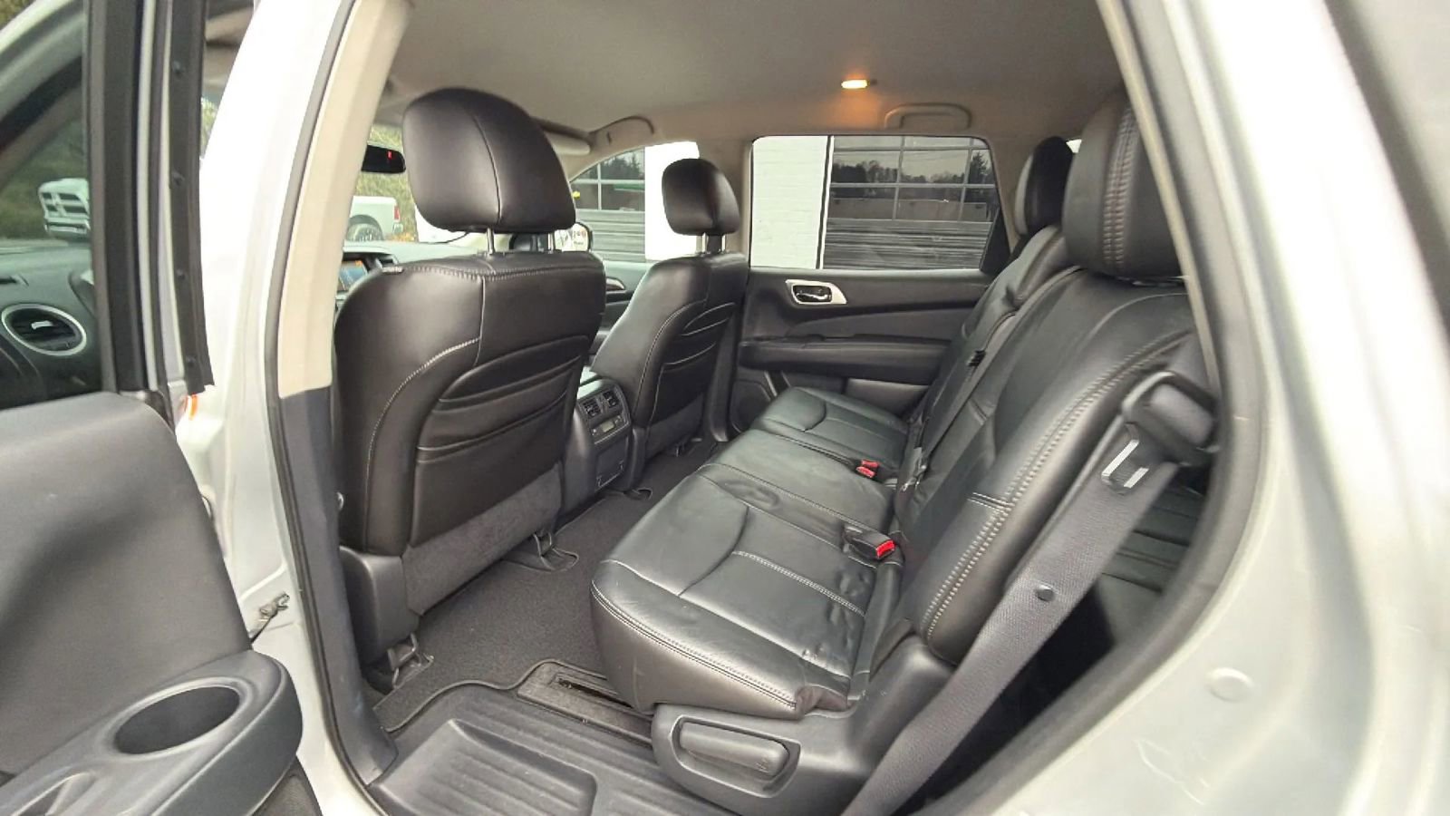 Used 2013 Nissan Pathfinder SL image 38