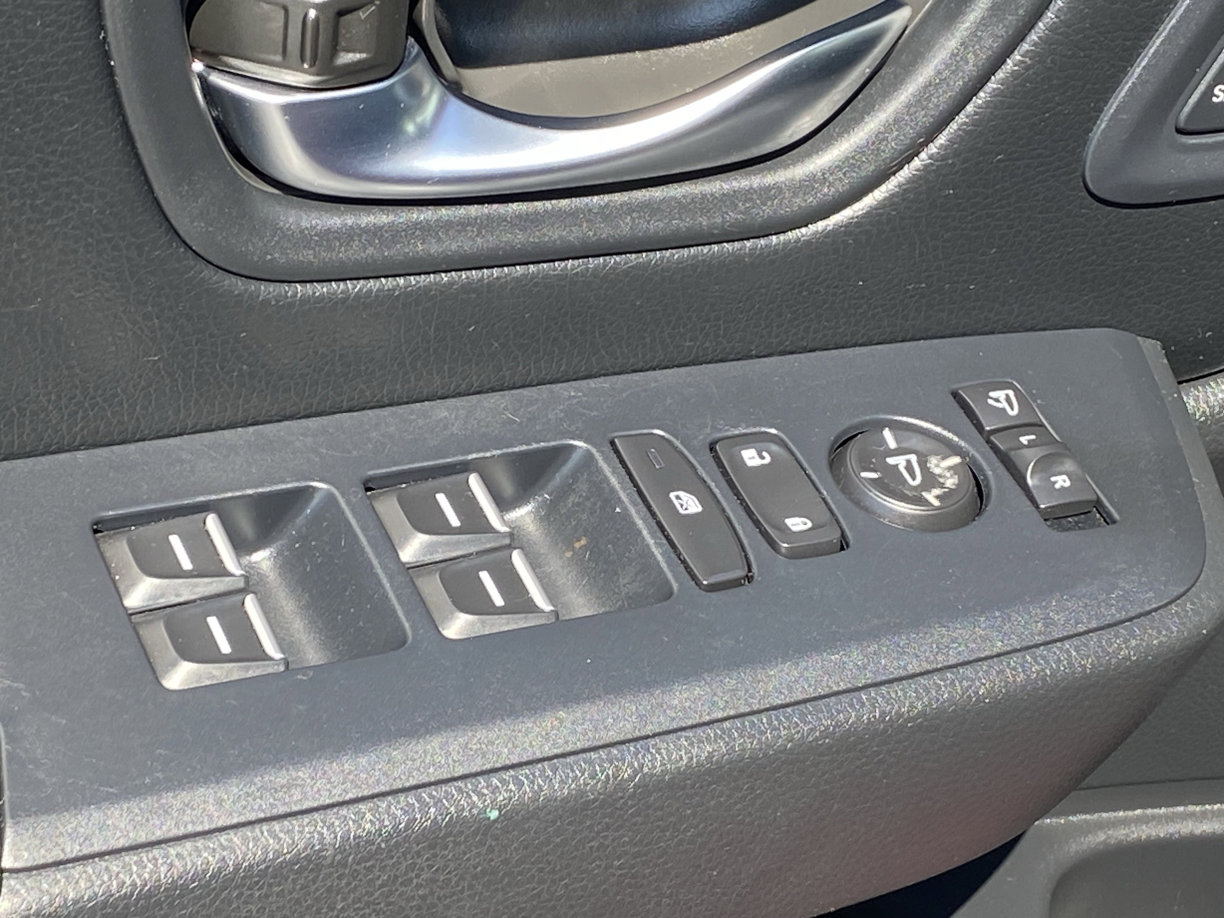 Used 2025 Honda Pilot Black Edition image 17