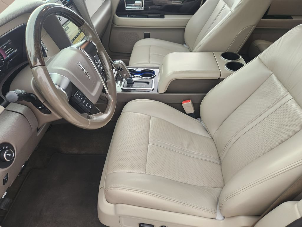 Used 2017 Lincoln Navigator Select RWD image 16