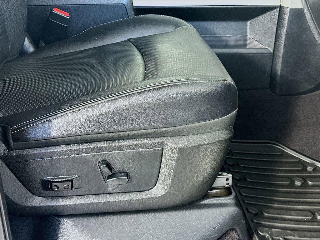 Used 2017 RAM 1500 Laramie image 23