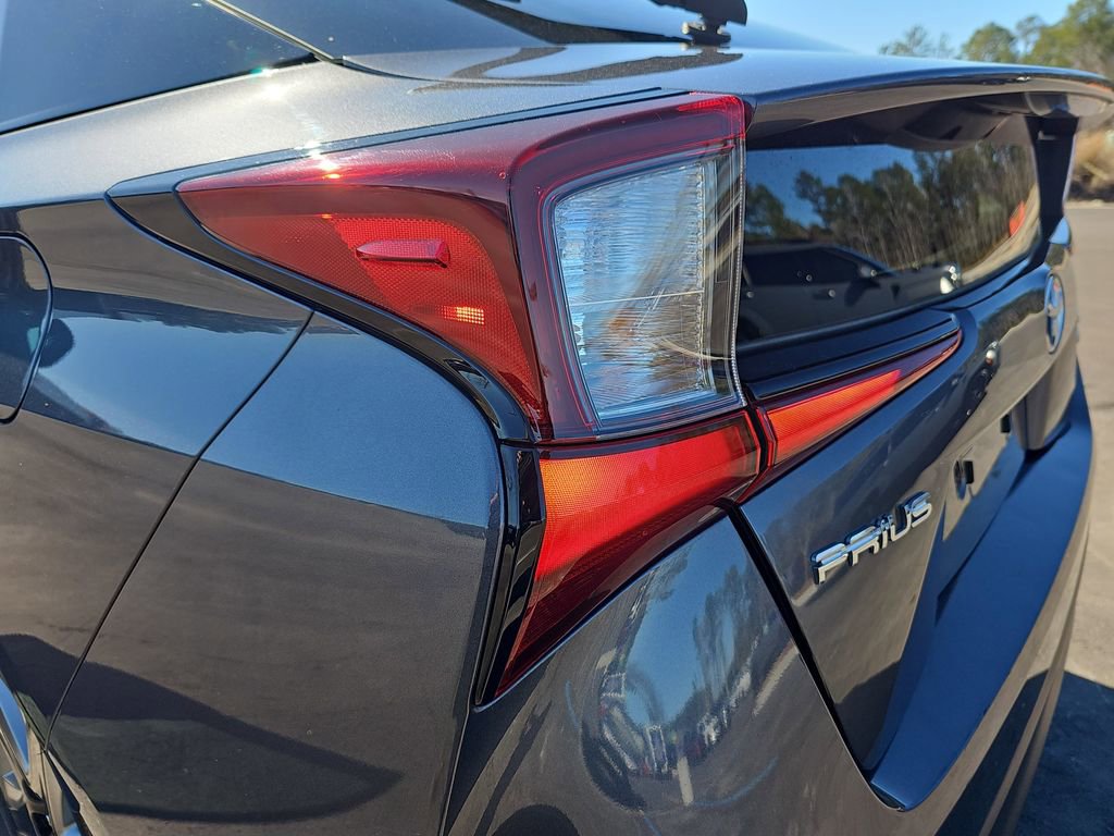Used 2022 Toyota Prius Limited FWD image 36