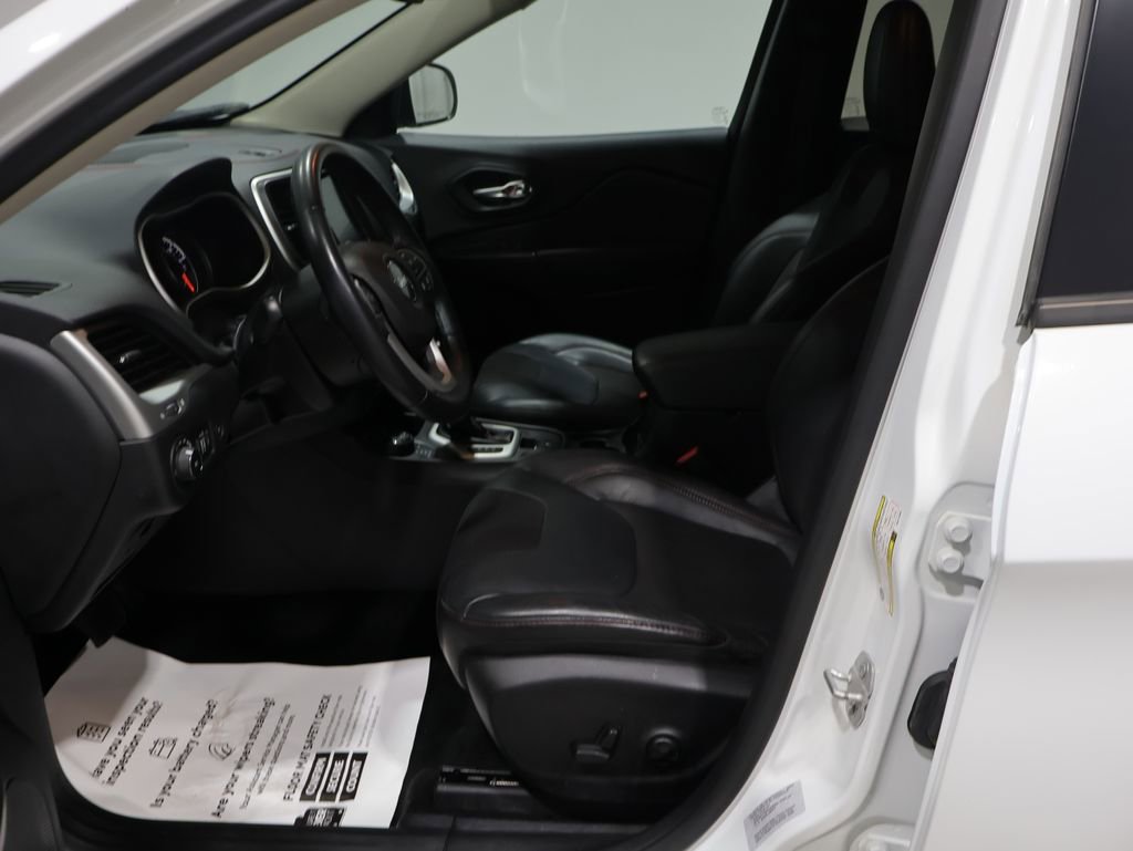 Used 2016 Jeep Cherokee Trailhawk w/ Comfort/Convenience Group image 10
