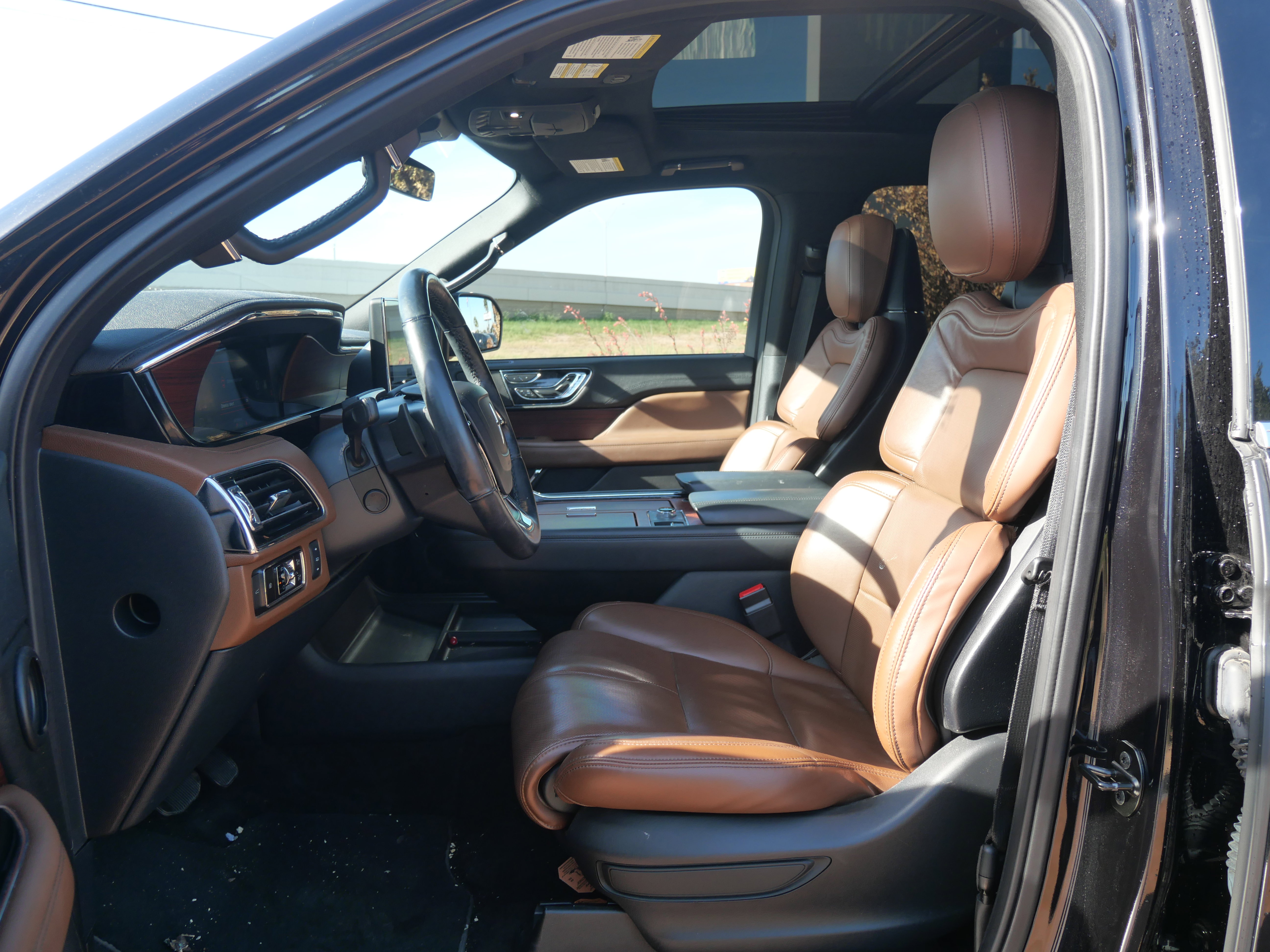 Used 2023 Lincoln Navigator Reserve w/ Monochromatic Package image 9