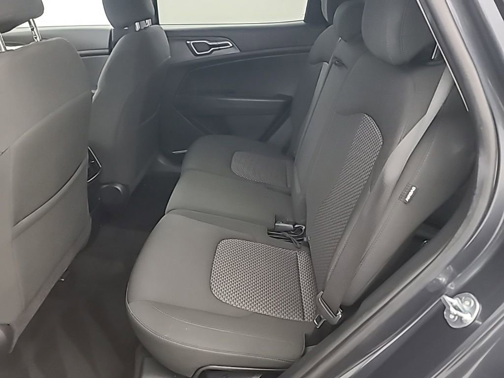 Used 2025 Kia Sportage LX image 20
