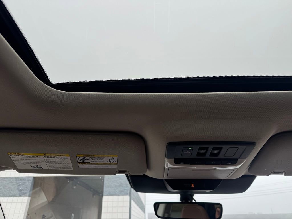 Used 2025 Nissan Pathfinder Platinum image 14