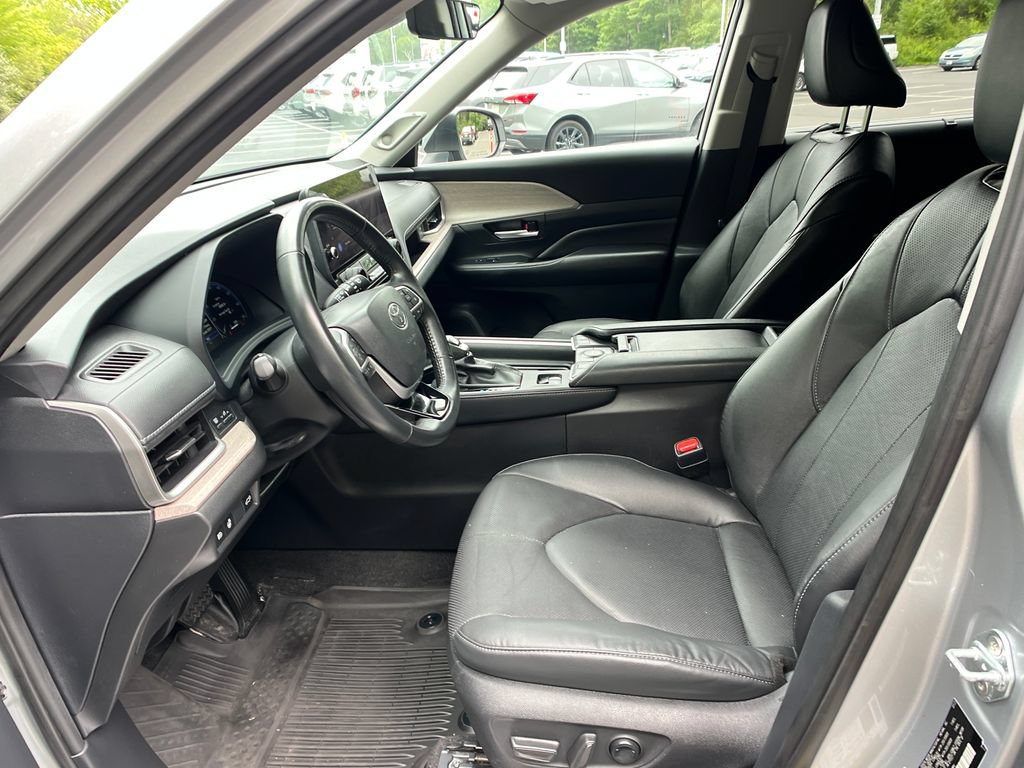 Used 2024 Toyota Grand Highlander AWD image 9