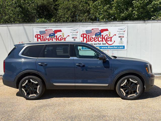 Used 2023 Kia Telluride S AWD/4WD image 2