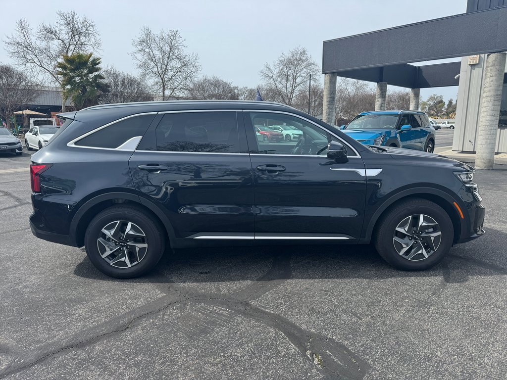 Certified 2024 Kia Sorento EX image 6
