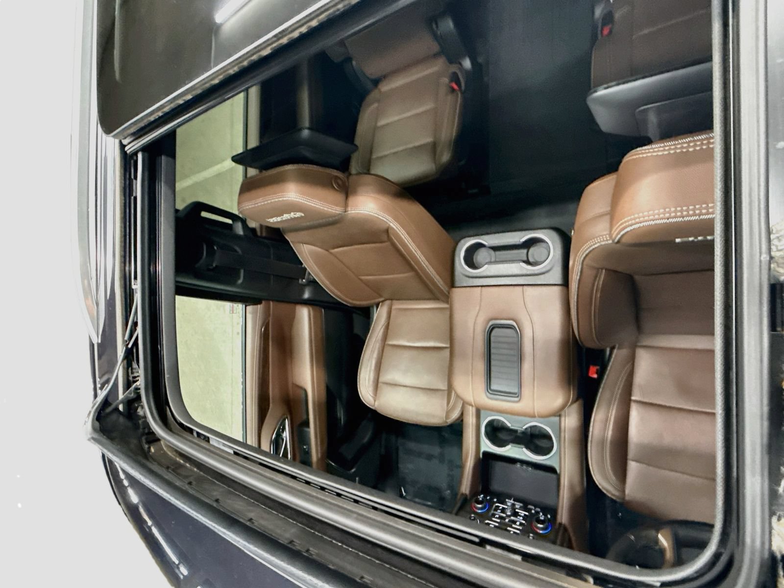 Used 2024 Chevrolet Suburban High Country w/ Advanced Technology Package AWD/4WD image 26