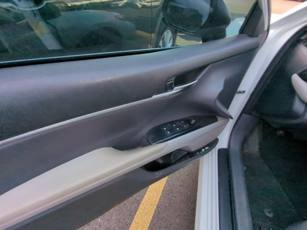 Used 2020 Toyota Camry LE FWD image 8