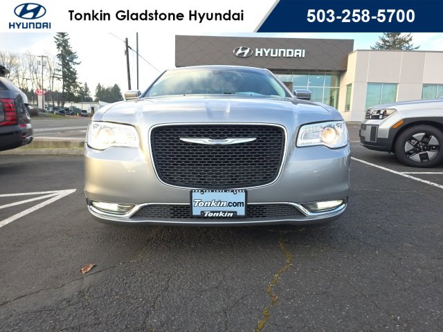 Used 2015 Chrysler 300 Limited w/ Driver Convenience Group image 4