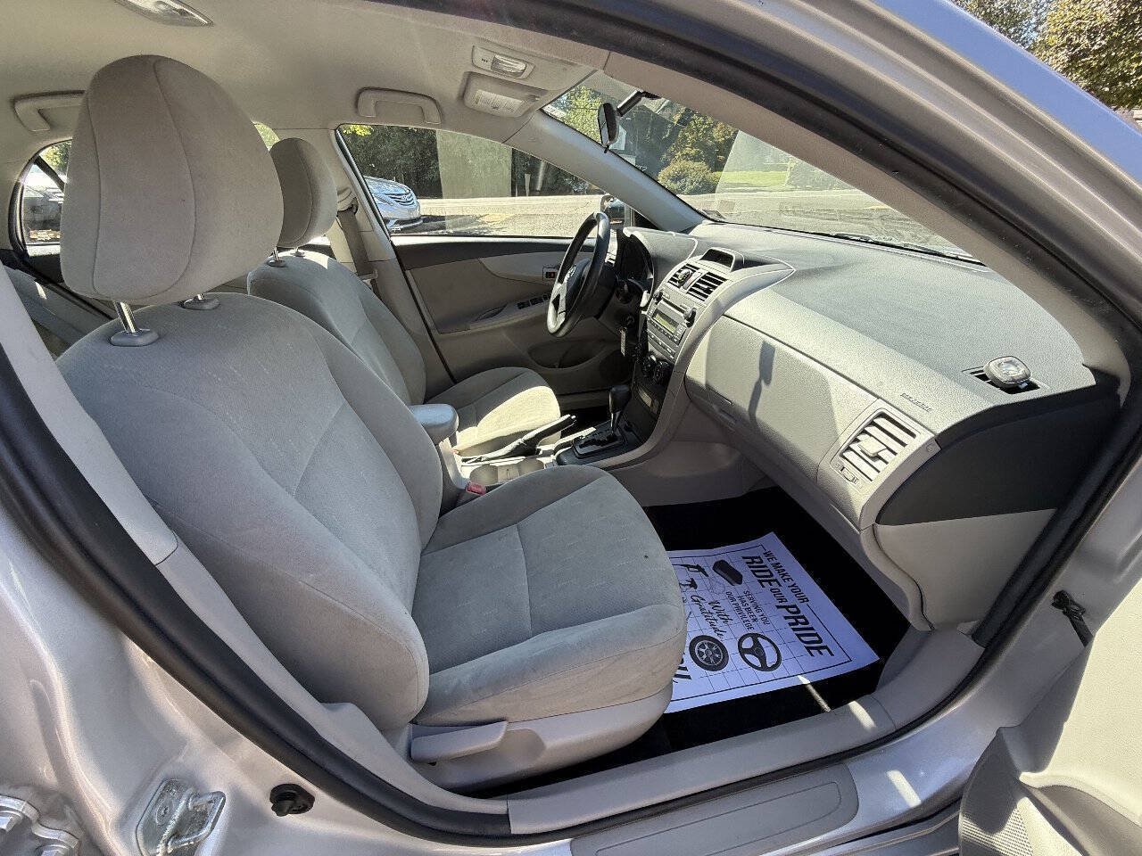 Used 2013 Toyota Corolla L FWD image 20