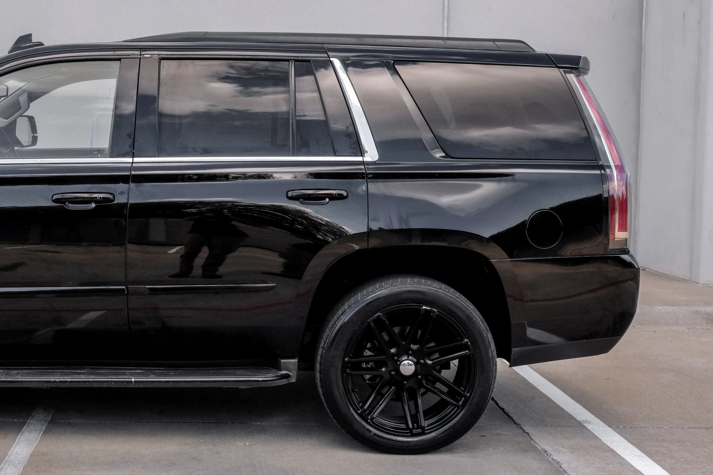 Used 2016 Cadillac Escalade Luxury AWD/4WD image 15