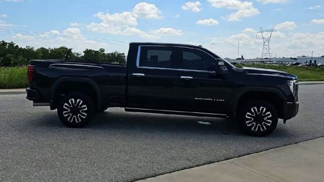Used 2024 GMC Sierra 2500 Denali Ultimate AWD/4WD image 9