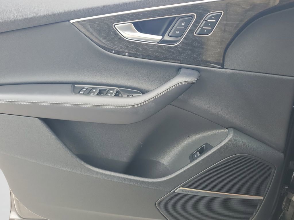 Used 2025 Audi Q7 3.0T Premium Plus image 32