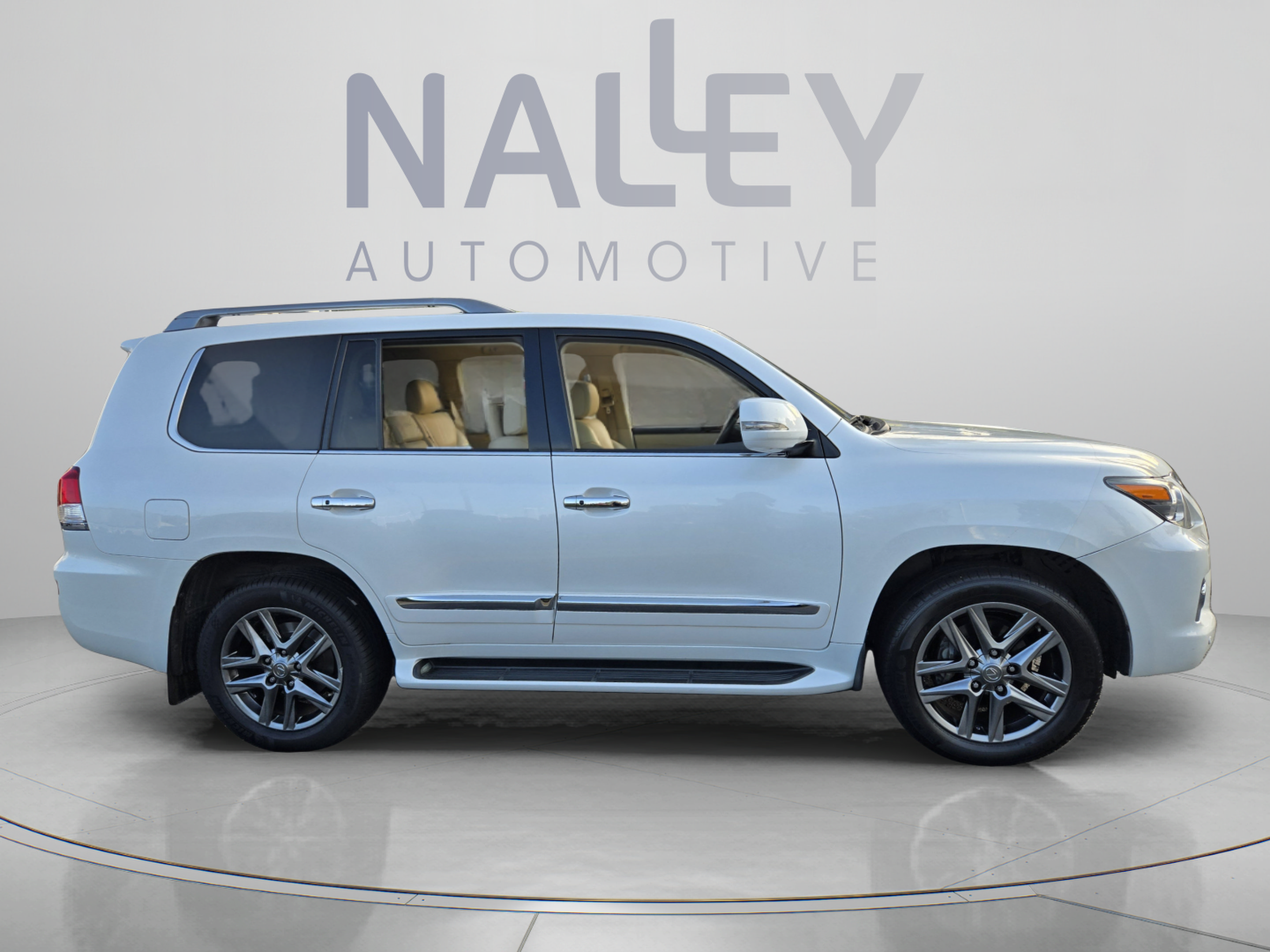 Used 2014 Lexus LX 570 4WD image 5