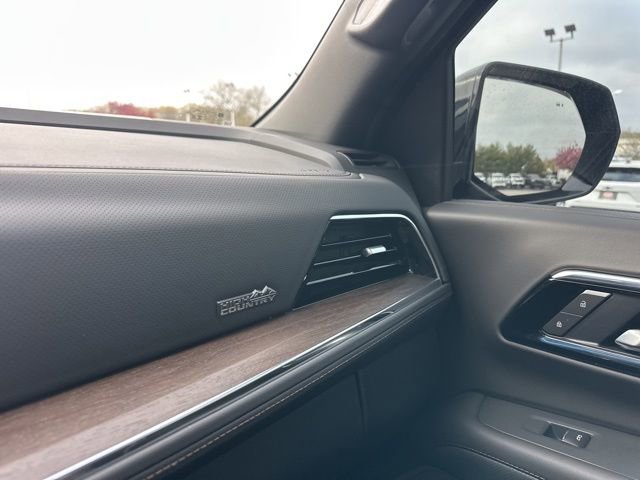 Used 2026 Chevrolet Suburban High Country AWD/4WD image 30