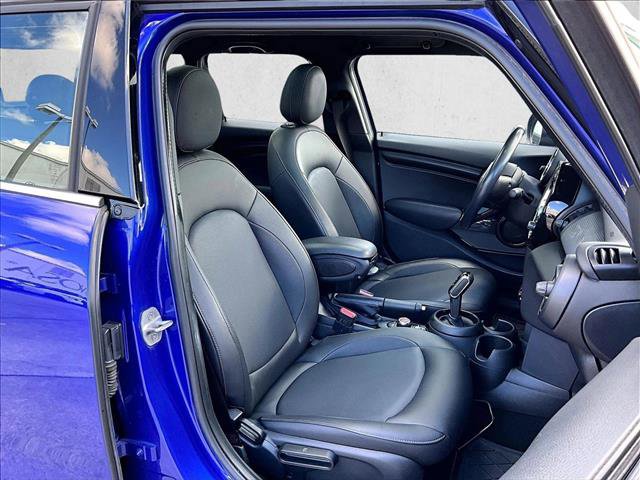 Used 2021 MINI Cooper 4-Door Hardtop image 9