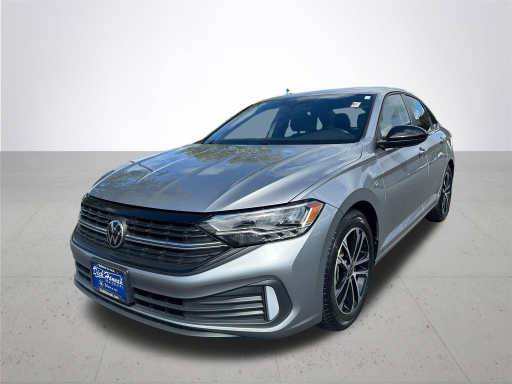 Used 2024 Volkswagen Jetta Sport FWD image 2