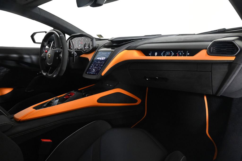 Used 2025 Lamborghini Revuelto image 15