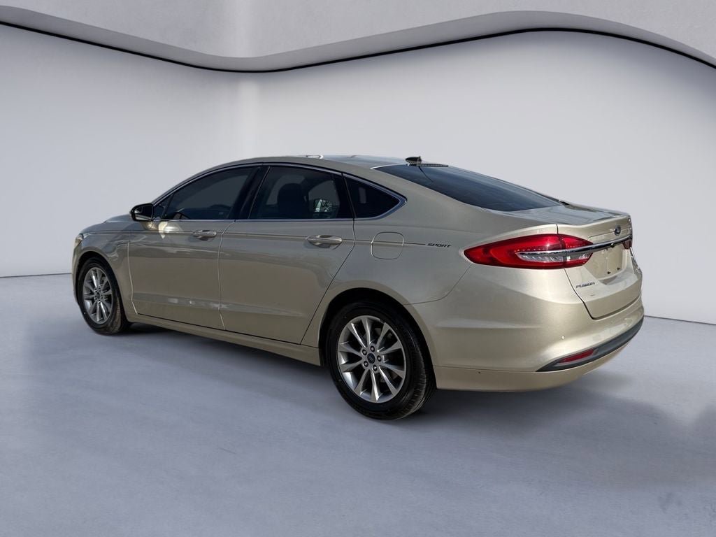 Used 2017 Ford Fusion SE w/ Fusion SE Technology Package image 3