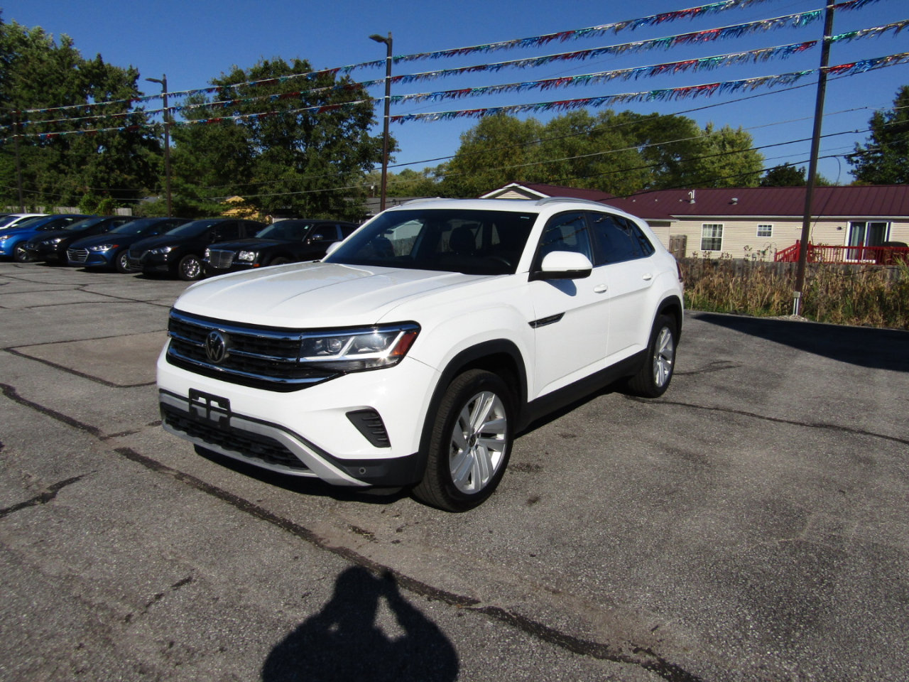 Used 2021 Volkswagen Atlas Cross Sport SE w/ Panoramic Sunroof Package image 3