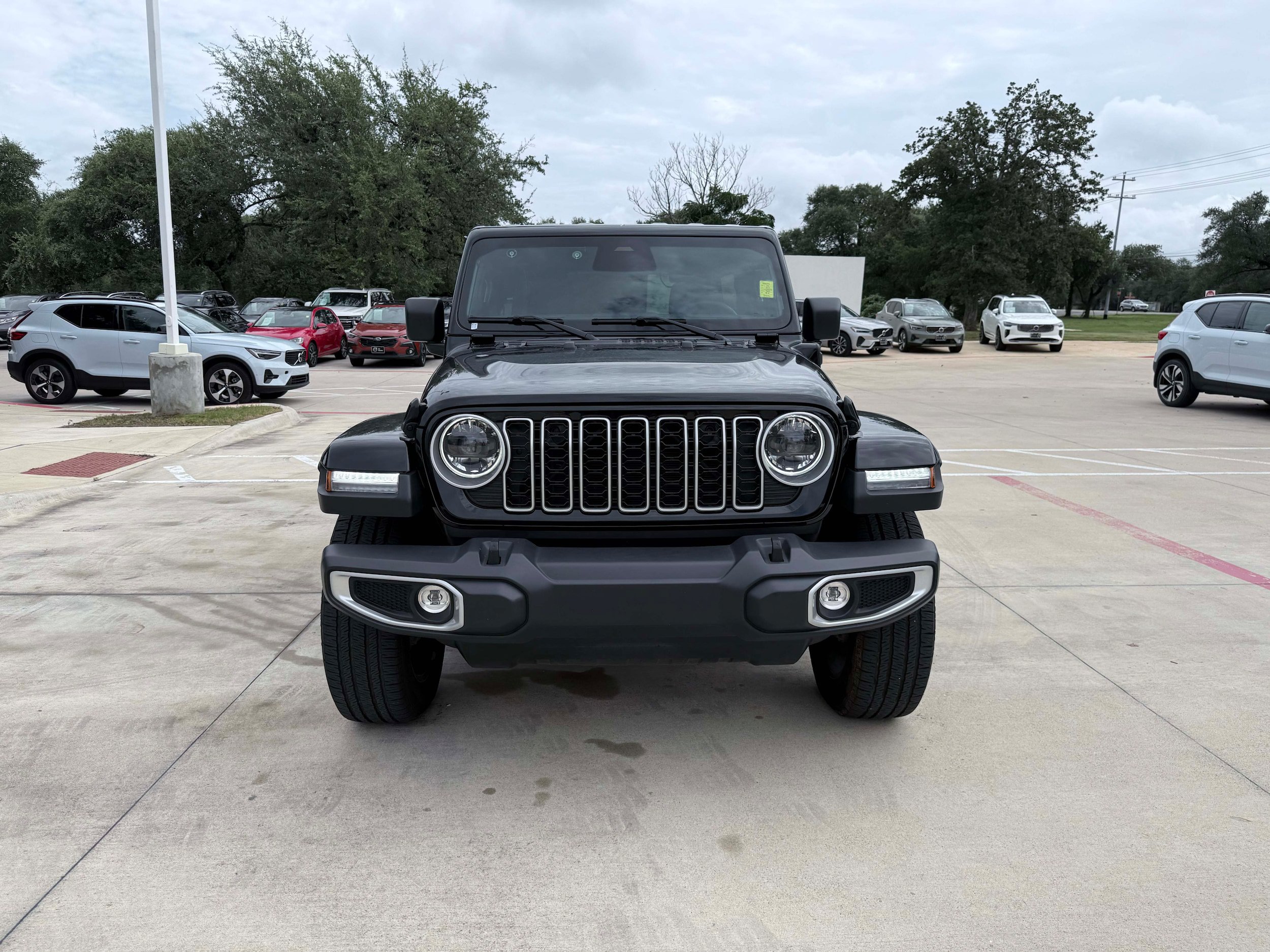 Used 2025 Jeep Wrangler Unlimited Sahara AWD/4WD image 8