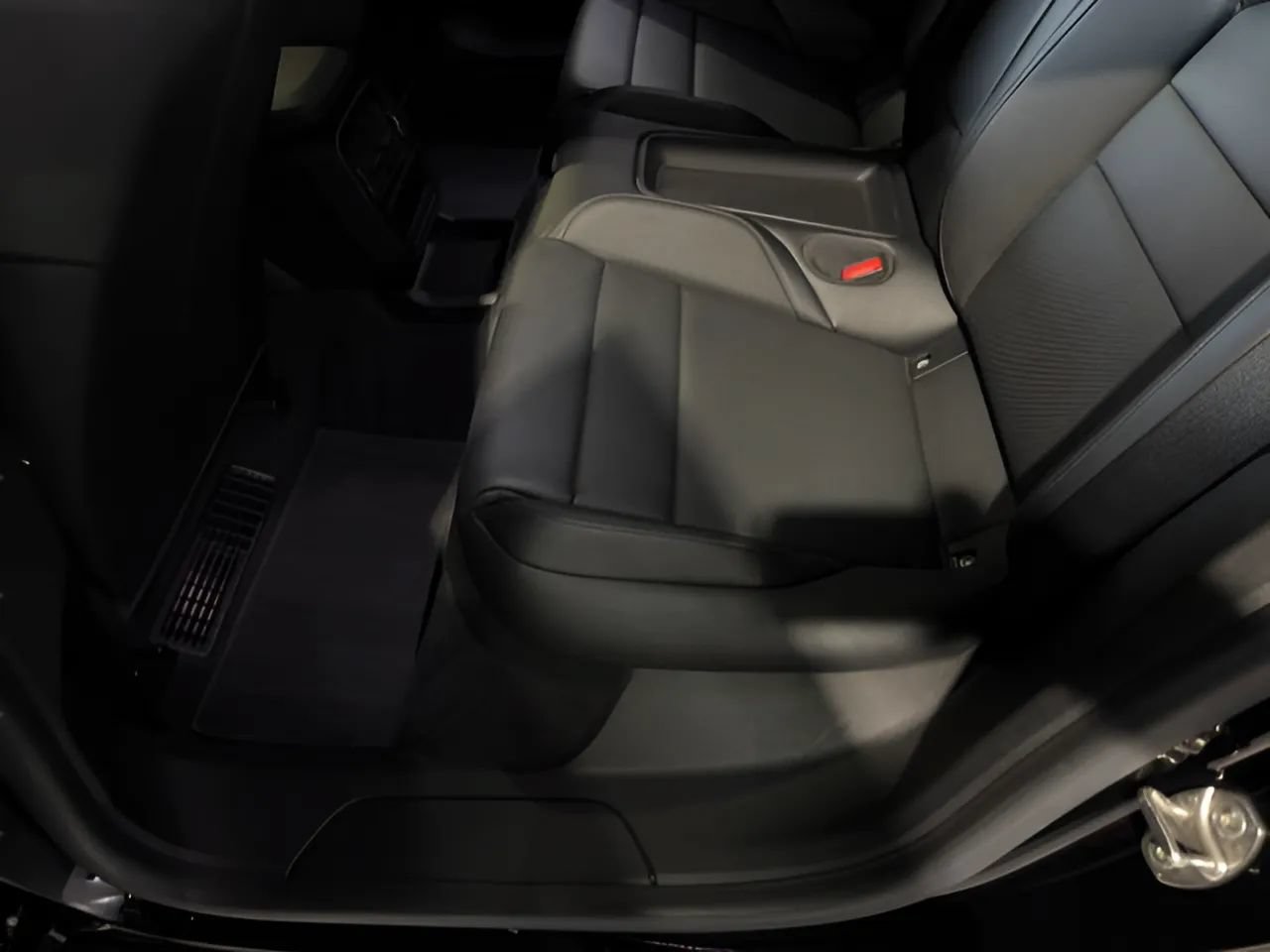 Used 2022 Porsche Taycan RWD image 15