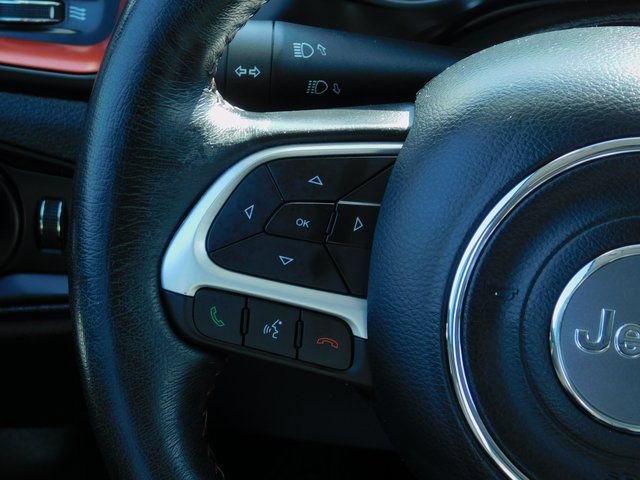 Used 2021 Jeep Renegade Trailhawk w/ Luxury Group III image 18