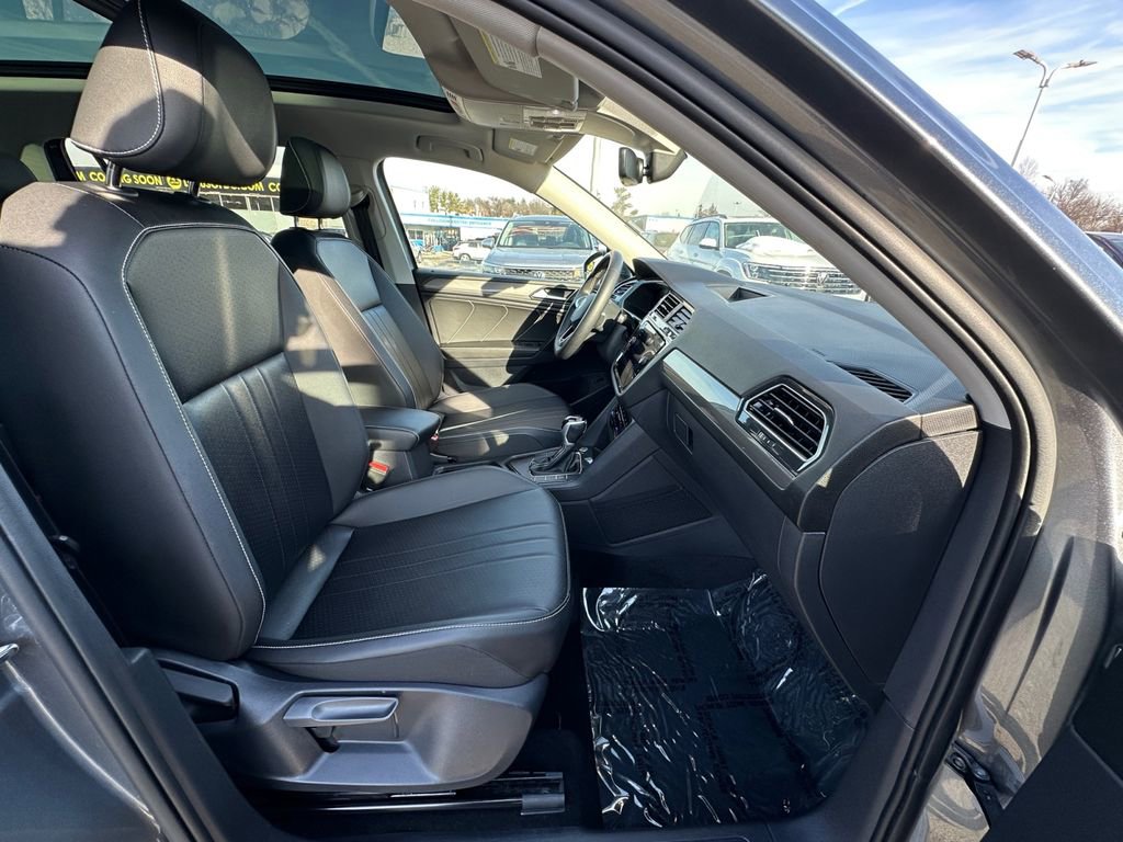 Used 2024 Volkswagen Tiguan SE image 26