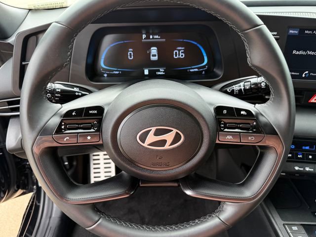 Used 2025 Hyundai Elantra Sport image 13