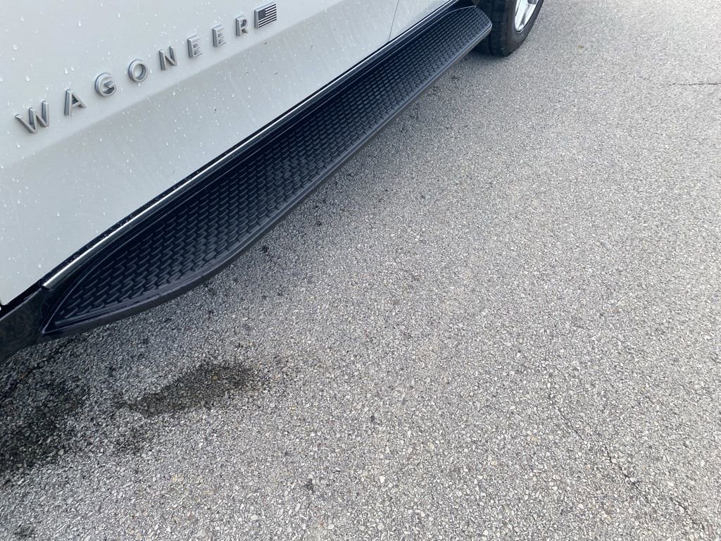 Used 2022 Jeep Wagoneer Series II AWD/4WD image 7