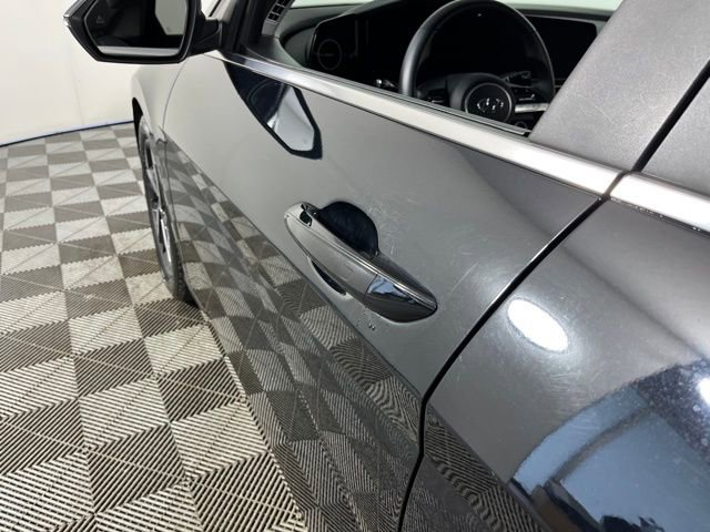 Used 2023 Hyundai Elantra Limited image 13