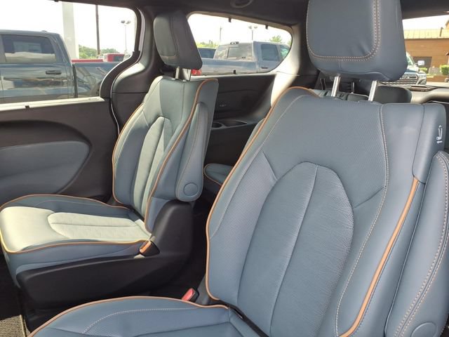 New 2027 Chrysler Pacifica Pinnacle FWD image 8