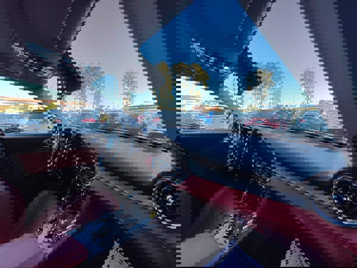 Used 2017 Alfa Romeo Giulia w/ Sport Appearance Package image 12