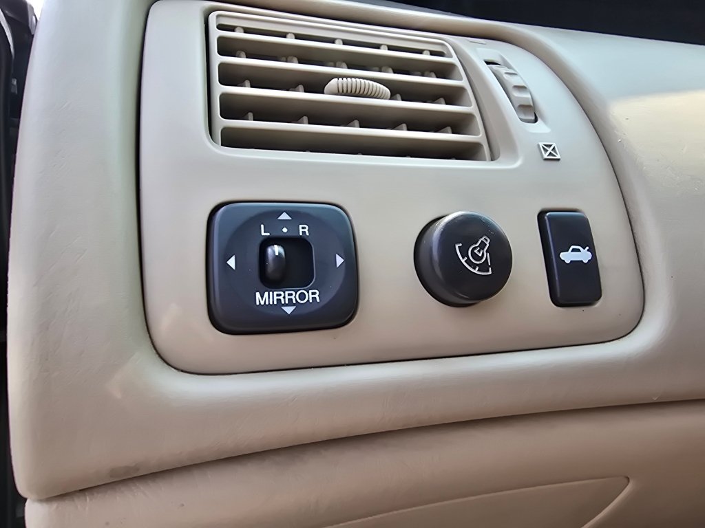 Used 2002 Toyota Avalon XL w/ Luxury Pkg FWD image 33
