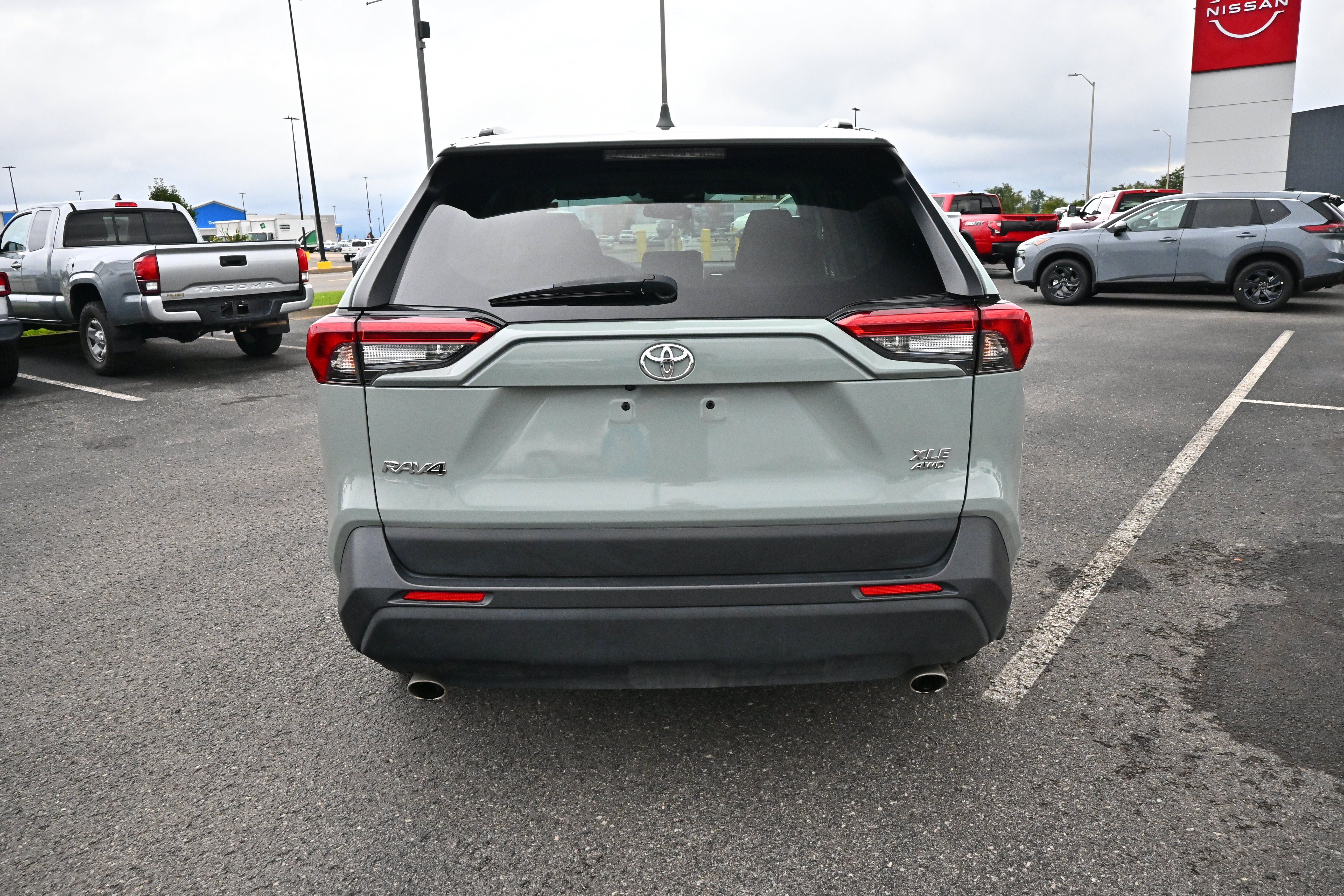 Used 2022 Toyota RAV4 XLE w/ Convenience Package AWD/4WD image 7
