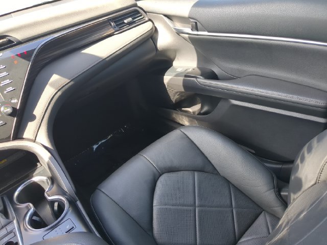 Used 2019 Toyota Camry XLE w/ Navigation Package FWD image 18
