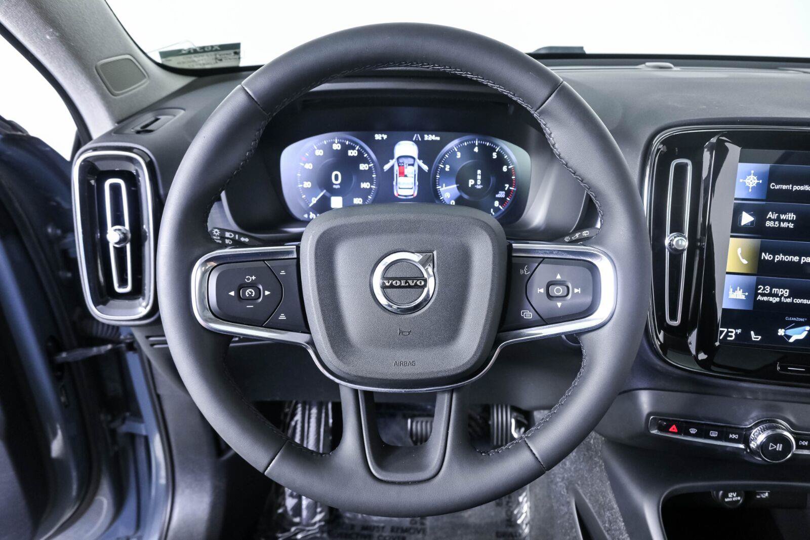Used 2022 Volvo XC40 T5 Momentum w/ Premium Package AWD/4WD image 8
