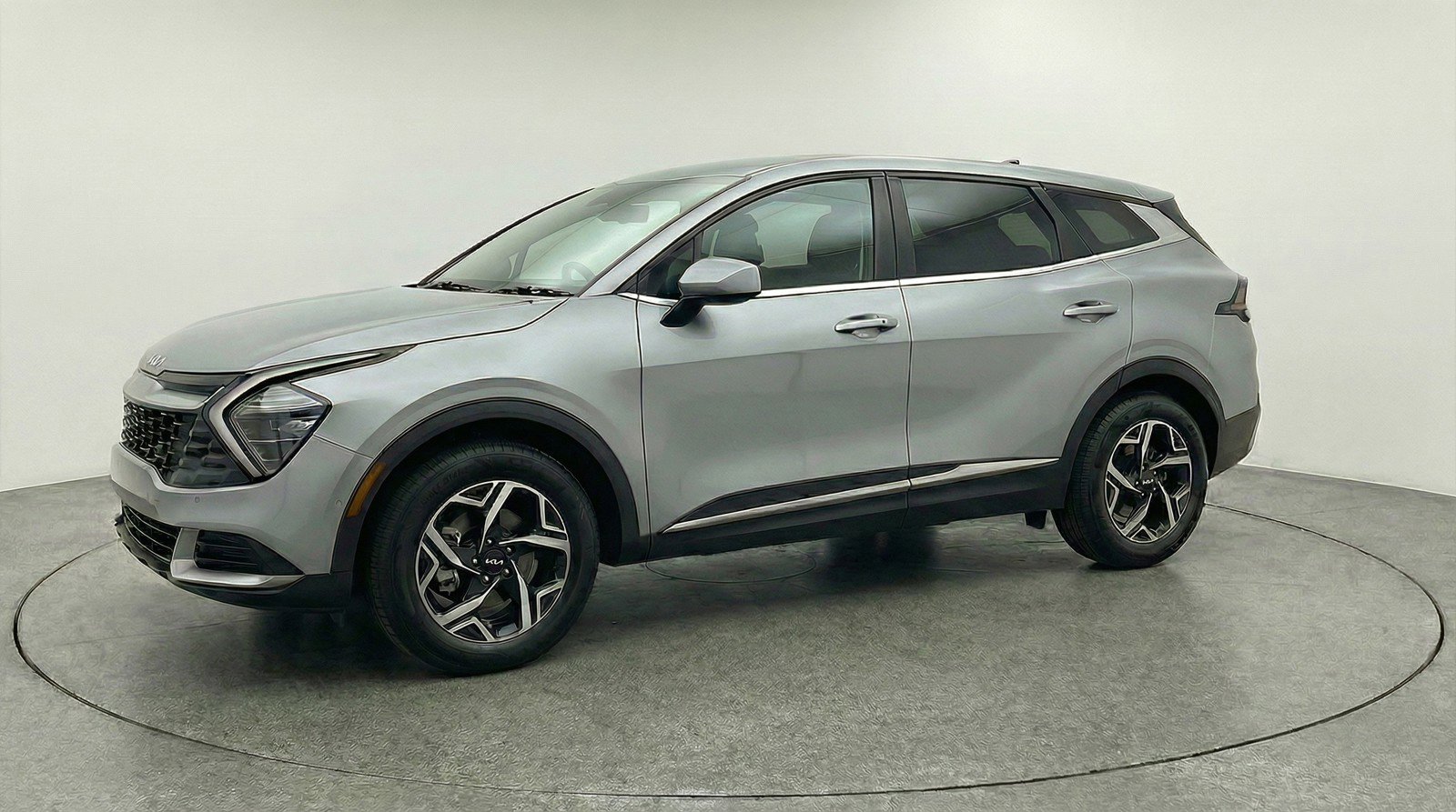 Used 2025 Kia Sportage LX image 3