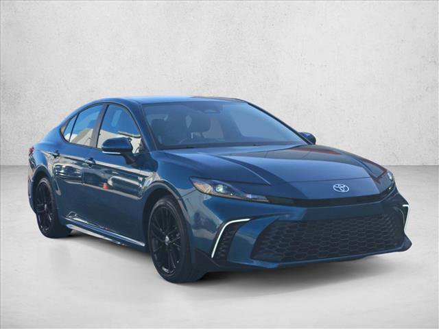 Used 2025 Toyota Camry SE image 3