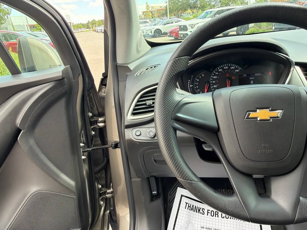 Used 2020 Chevrolet Trax LS FWD image 24
